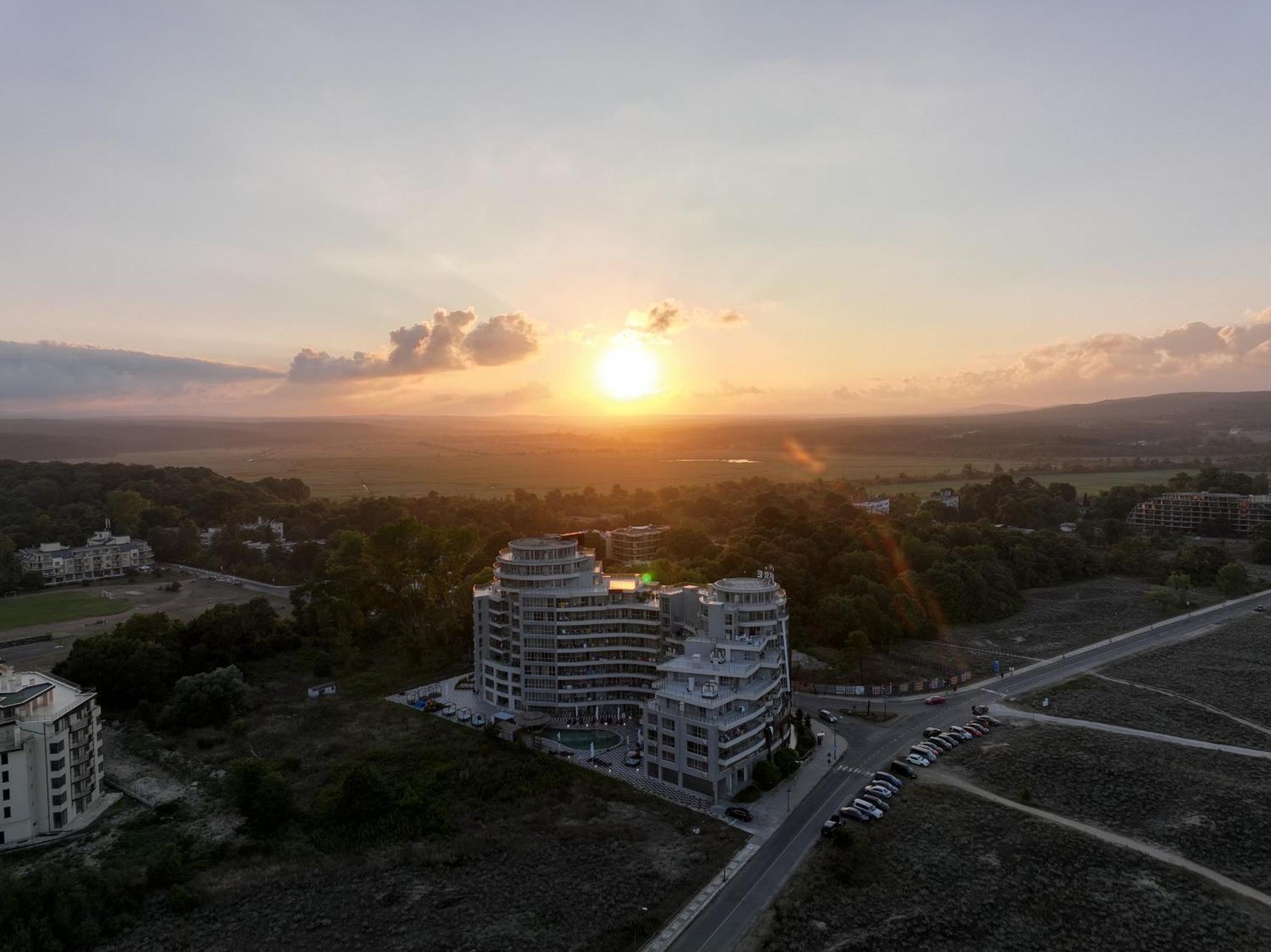 פרימורסקו Allure Beach Resort Aparthotel מראה חיצוני תמונה